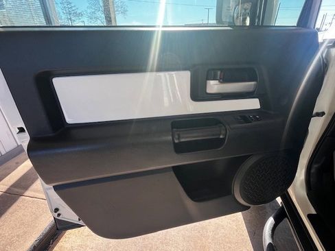 Used 2014 Toyota FJ Cruiser 4WD image 8