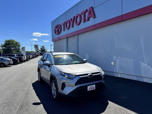 Used 2025 Toyota RAV4 XLE AWD/4WD image 1