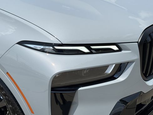 Used 2026 BMW X7 xDrive40i w/ M Sport Package image 11