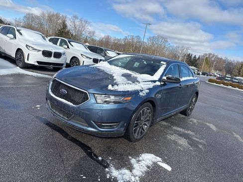 Used 2018 Ford Taurus SHO image 3