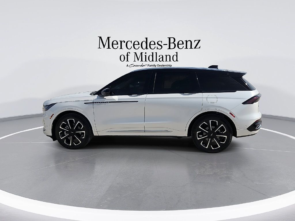 Used 2024 Lincoln Nautilus Reserve AWD/4WD image 5