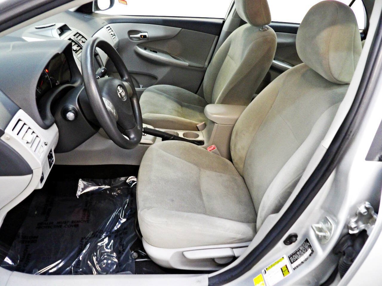 Used 2013 Toyota Corolla LE w/ Preferred Accessory Pkg #2 FWD image 12