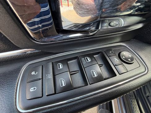 Used 2016 RAM 1500 Laramie w/ Convenience Group AWD/4WD image 9