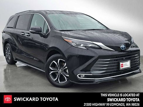 Used 2025 Toyota Sienna Platinum image 1