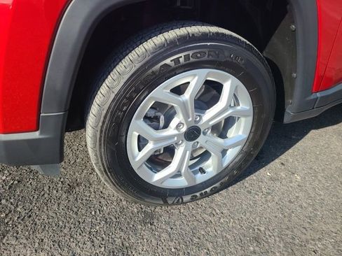 Used 2025 Jeep Compass Sport image 9