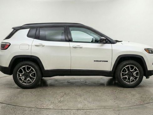 Used 2025 Jeep Compass Trailhawk AWD/4WD image 11