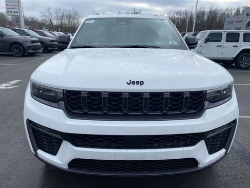 New 2026 Jeep Grand Cherokee Limited w/ Limited Altitude Package AWD/4WD image 8
