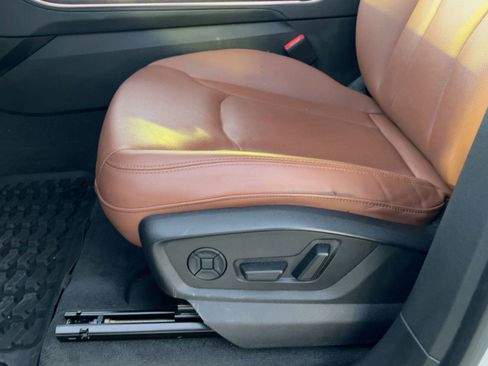 Used 2022 Audi Q8 Prestige w/ Prestige Package image 14