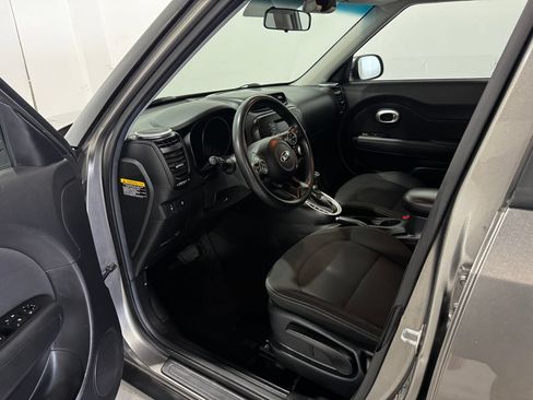Used 2016 Kia Soul FWD image 13