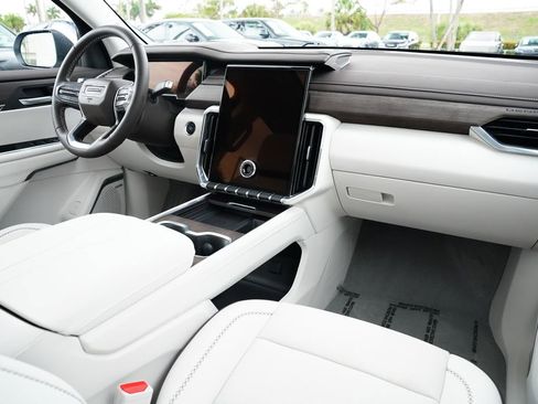 Used 2024 GMC Acadia Denali FWD image 25