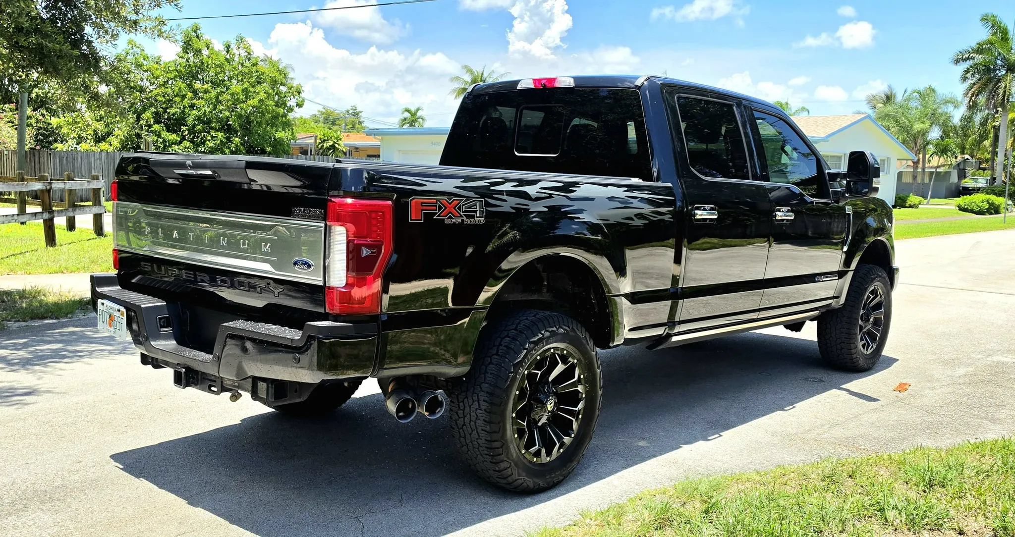 Used 2017 Ford F350 Platinum w/ Platinum Ultimate Package AWD/4WD image 11