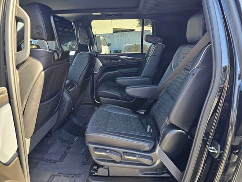 Certified 2024 Cadillac Escalade ESV Premium Luxury Platinum AWD/4WD image 18