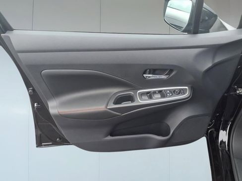 New 2025 Nissan Versa SR w/ Trunk Package FWD image 9