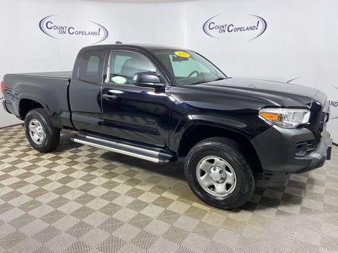 Certified 2022 Toyota Tacoma SR AWD/4WD image 1