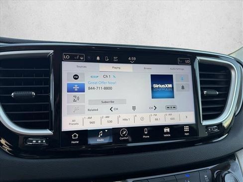 Used 2023 Chrysler Pacifica Touring-L FWD image 19
