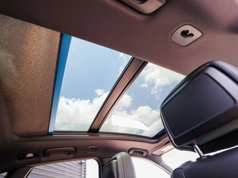 New 2025 Porsche Macan S image 29