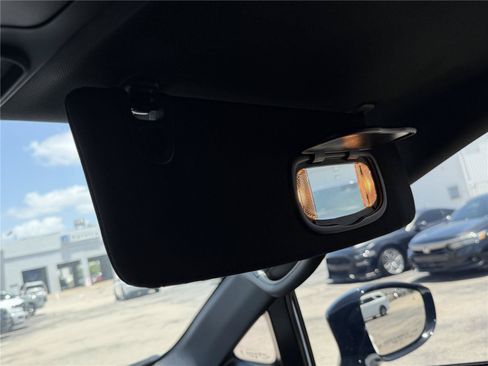 Used 2025 Chrysler Pacifica Limited FWD image 26
