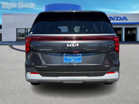 Used 2025 Kia Carnival LXS image 6