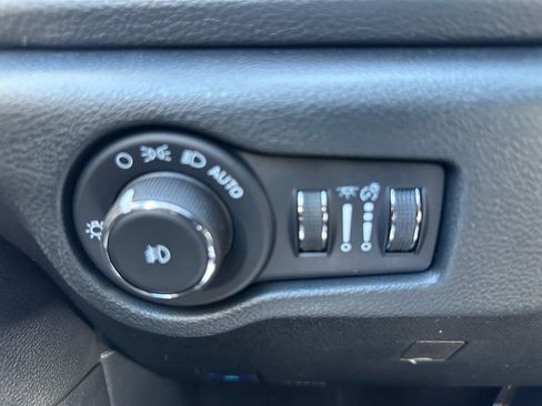 New 2026 Chrysler Pacifica Select image 18