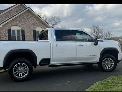 Used 2022 GMC Sierra 2500 Denali image 2