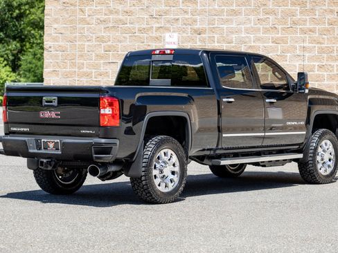 Used 2017 GMC Sierra 2500 Denali w/ Duramax Plus Package AWD/4WD image 14