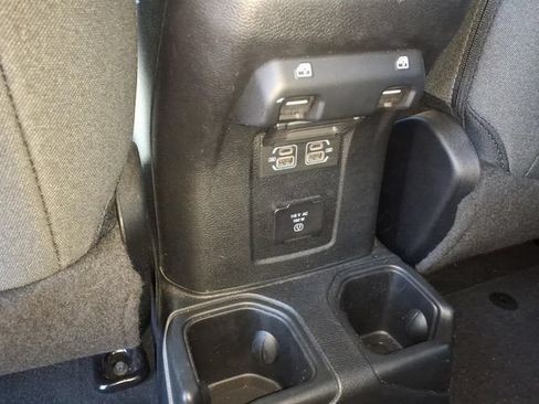 Used 2025 Jeep Wrangler Unlimited Sahara AWD/4WD image 13