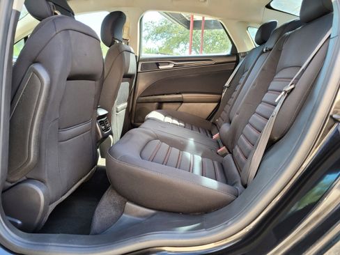 Used 2013 Ford Fusion SE image 5