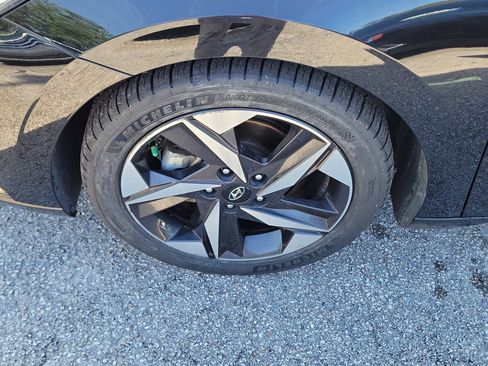 Used 2021 Hyundai Elantra Limited FWD image 38