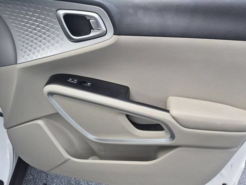Used 2025 Kia Soul LX FWD image 32