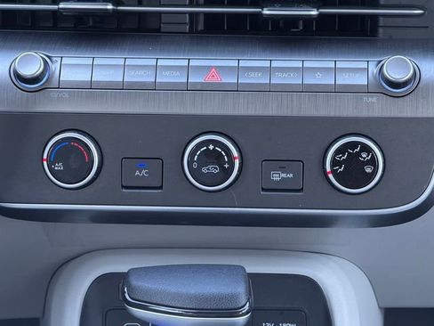Used 2024 Hyundai Kona SE FWD image 23