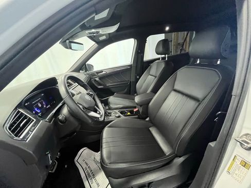 Certified 2022 Volkswagen Tiguan SE R-Line image 11