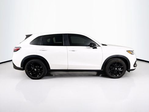 Certified 2025 Honda HR-V Sport image 2