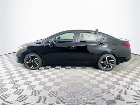 New 2025 Nissan Versa SR w/ Trunk Package image 4