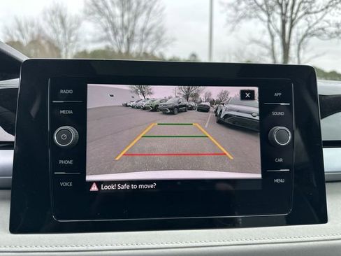 New 2026 Volkswagen Taos SE image 24