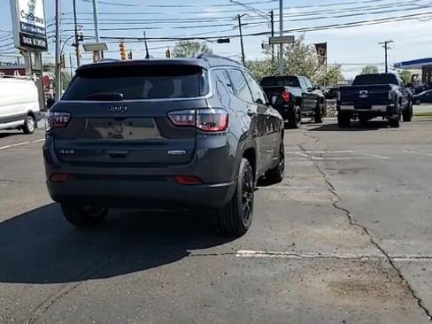 Used 2024 Jeep Compass Latitude AWD/4WD image 8