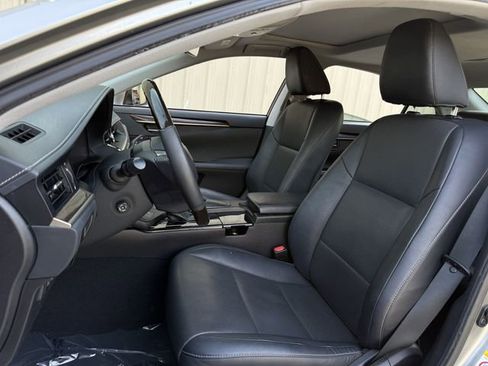 Used 2017 Lexus ES 350 w/ Premium Package image 14