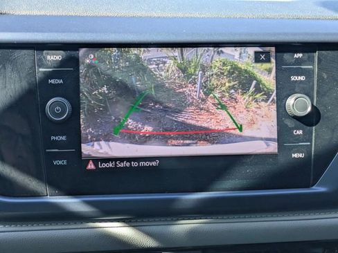 Used 2023 Volkswagen Taos SE w/ Panoramic Sunroof Package image 25