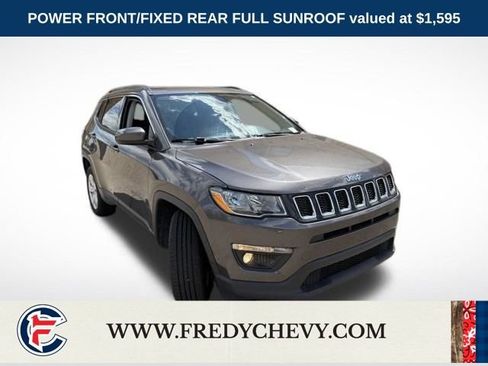 Used 2019 Jeep Compass Latitude w/ Cold Weather Group AWD/4WD image 3