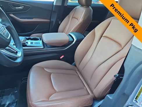 Used 2022 Audi Q8 Premium image 15