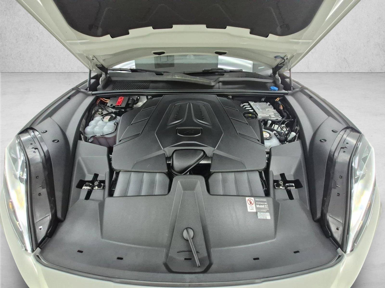 Certified 2026 Porsche Cayenne E-Hybrid Coupe AWD/4WD image 27