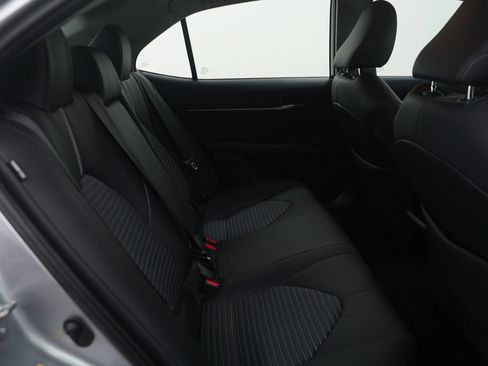 Used 2018 Toyota Camry SE image 12