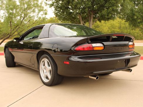 Used 1999 Chevrolet Camaro Z28 w/ SS Performance/Appearance Pkg RWD image 9