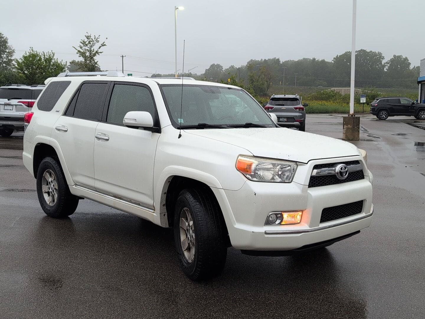 Used 2011 Toyota 4Runner SR5 w/ Premium Pkg w/Leather AWD/4WD image 8