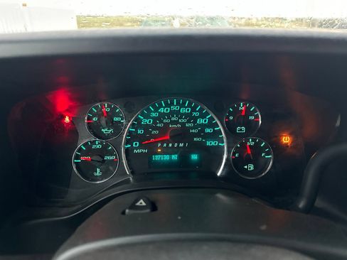 Used 2017 Chevrolet Express 2500 LT w/ LT Preferred Equipment Group RWD image 5