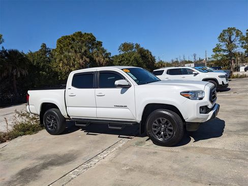 Used 2022 Toyota Tacoma SR5 image 2