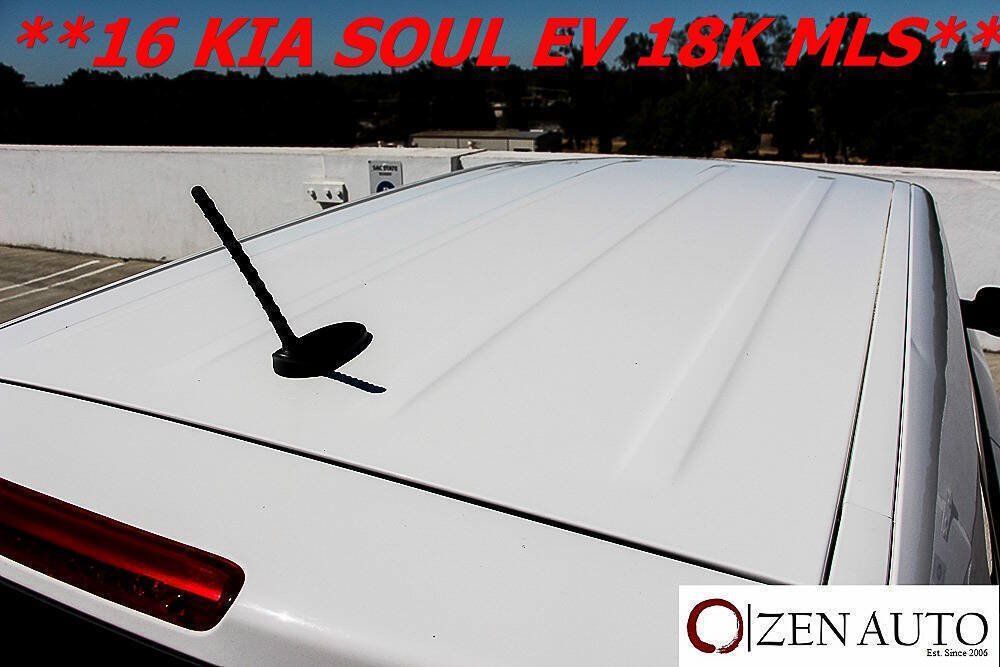 Used 2016 Kia Soul EV FWD image 12