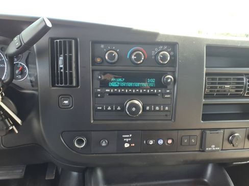 Used 2021 GMC Savana 3500 LS w/ Chrome Appearance Package RWD image 9