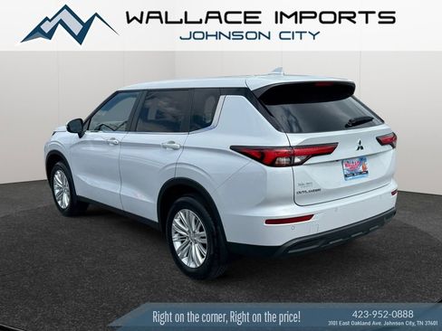 Used 2024 Mitsubishi Outlander ES AWD/4WD image 3