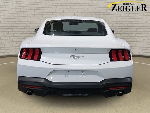 Used 2024 Ford Mustang Coupe image 6