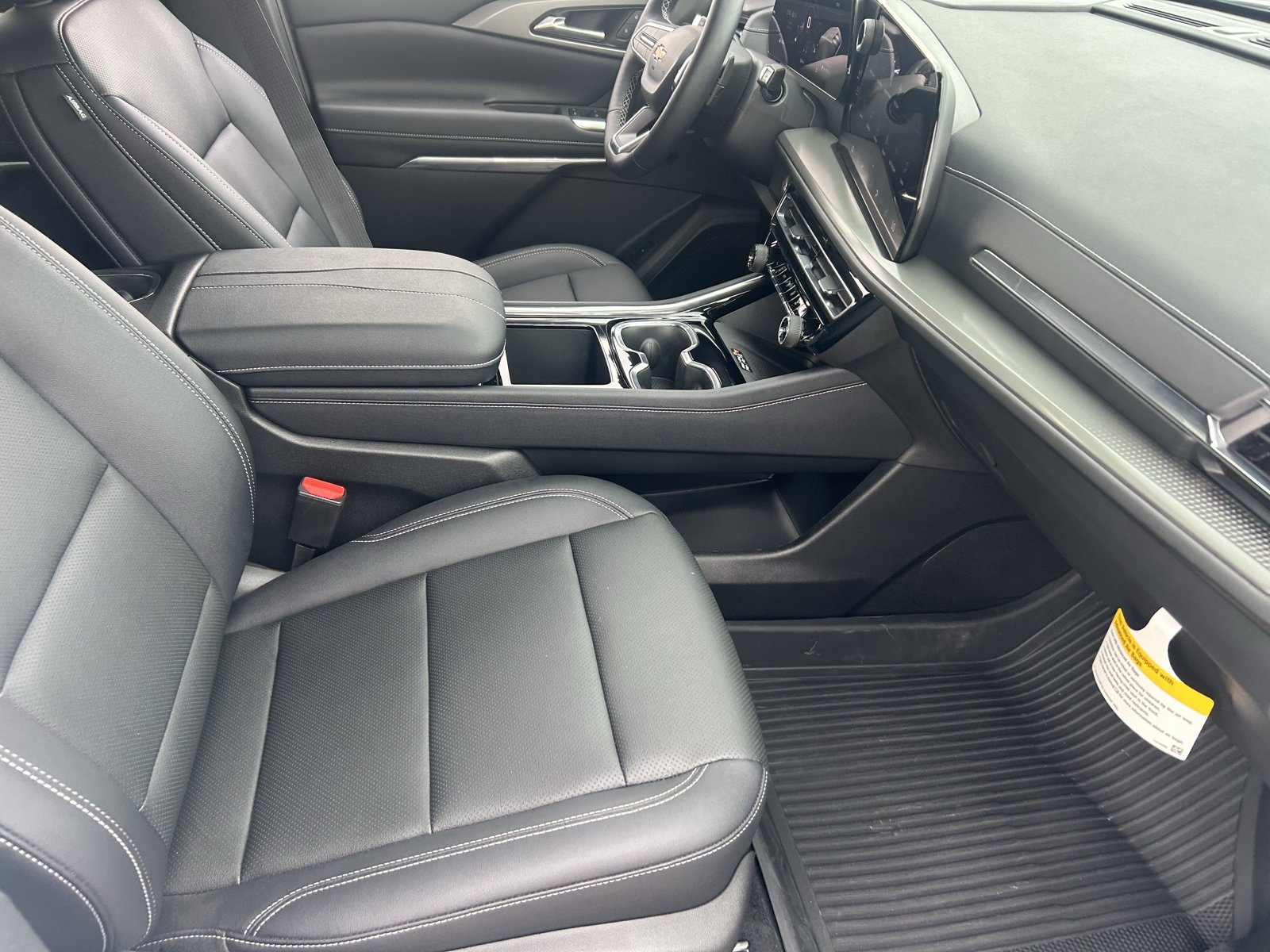 Certified 2026 Chevrolet Traverse LT w/ LPO, Floor Liner Package FWD image 11